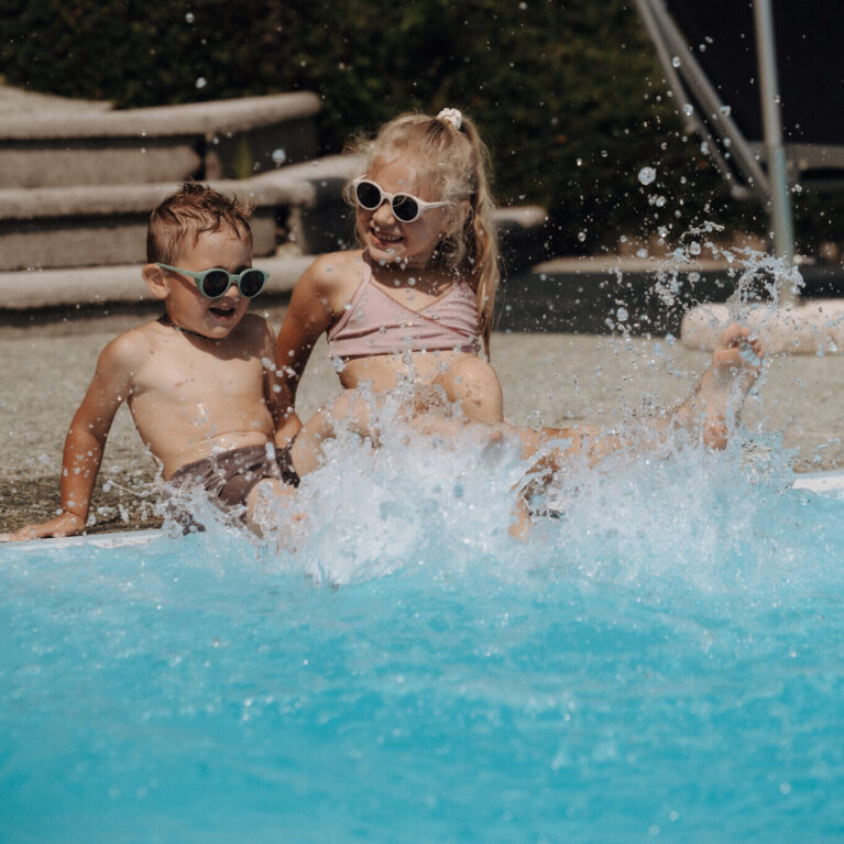 Freibad-mit-beheiztem-Aussenpool